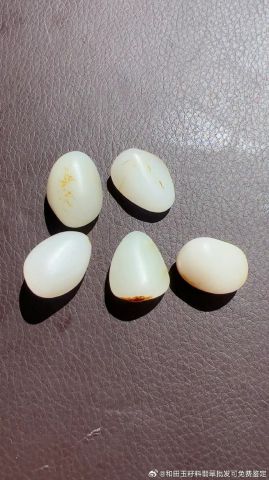 新疆和田玉籽料原石精品小籽,真皮真色,适合做戒面或者配手串