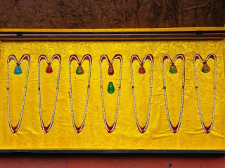 漆漆木藏宝箱珍藏和田玉项链多彩翡翠挂件项链一箱