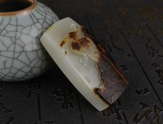 新疆和田玉 黑皮籽料 苏工俏色巧雕一路连科 吊坠